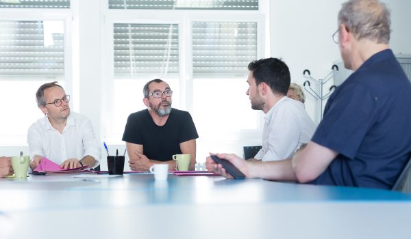 Café Info Pro – « Ces parents qui en font TROP » Café Info Pro -